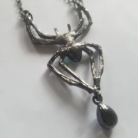 Spider Gem Necklace - Picture 4 of 10